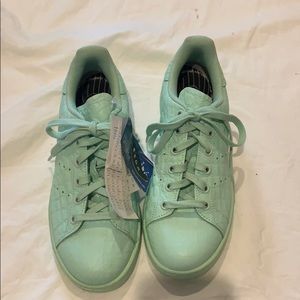 New with tags Stan Smith mint croc shoes